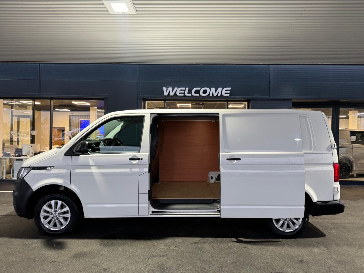 Used Volkswagen Transporter 2023 for sale - 76561527: Photo 20