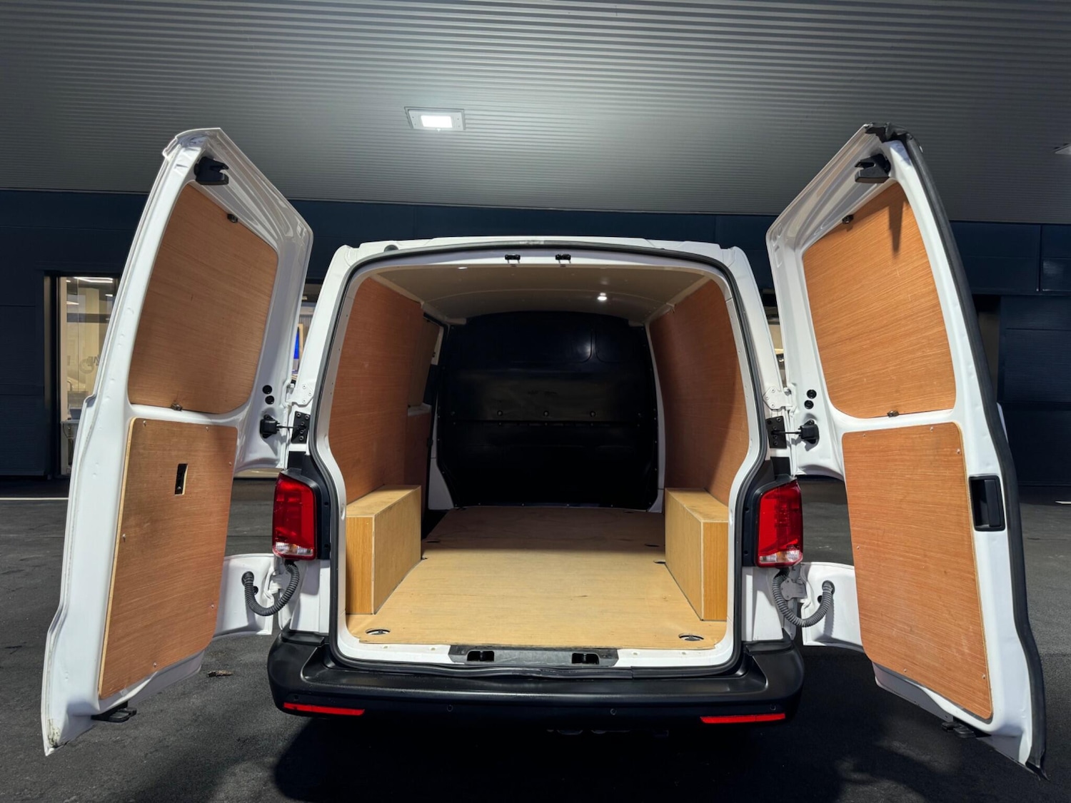 Used Volkswagen Transporter 2023 for sale - 76561527: Photo 21