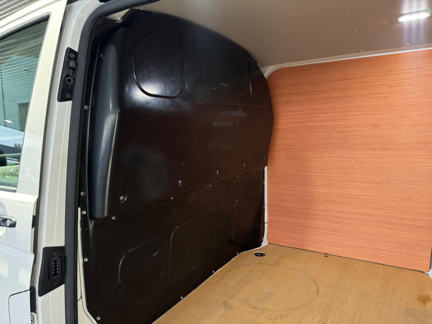 Used Volkswagen Transporter 2023 for sale - 76561527: Photo 24