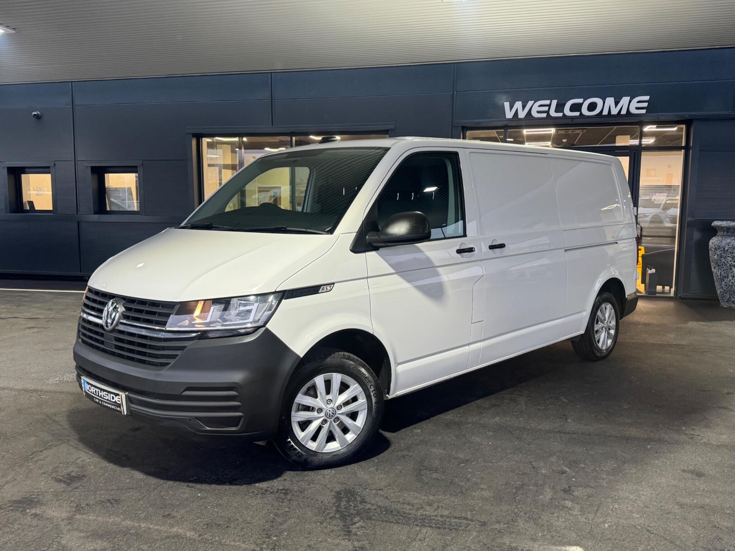 Used Volkswagen Transporter 2023 for sale - 76561527: Photo 3