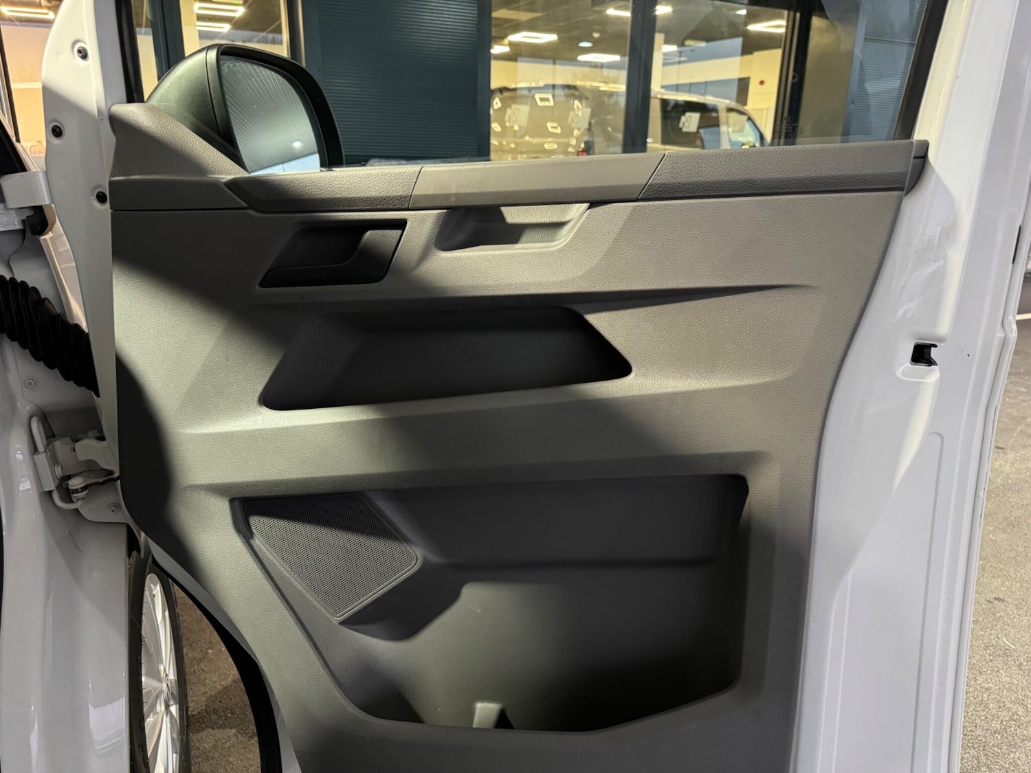 Used Volkswagen Transporter 2023 for sale - 76561527: Photo 34