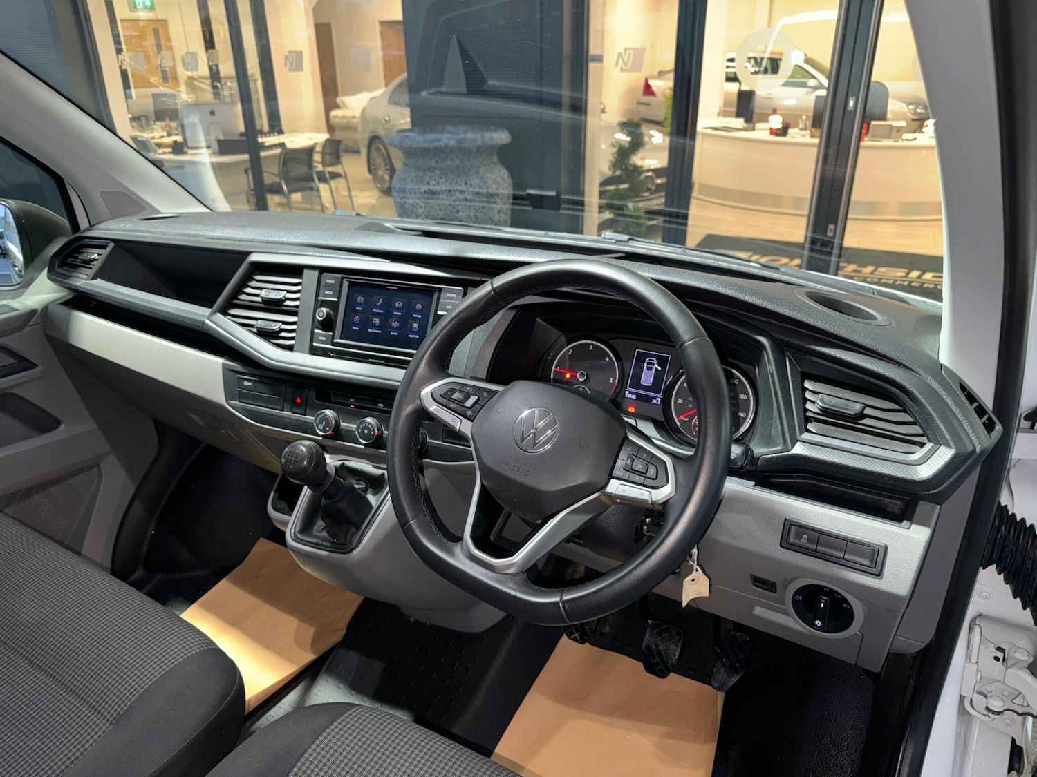 Used Volkswagen Transporter 2023 for sale - 76561527: Photo 36