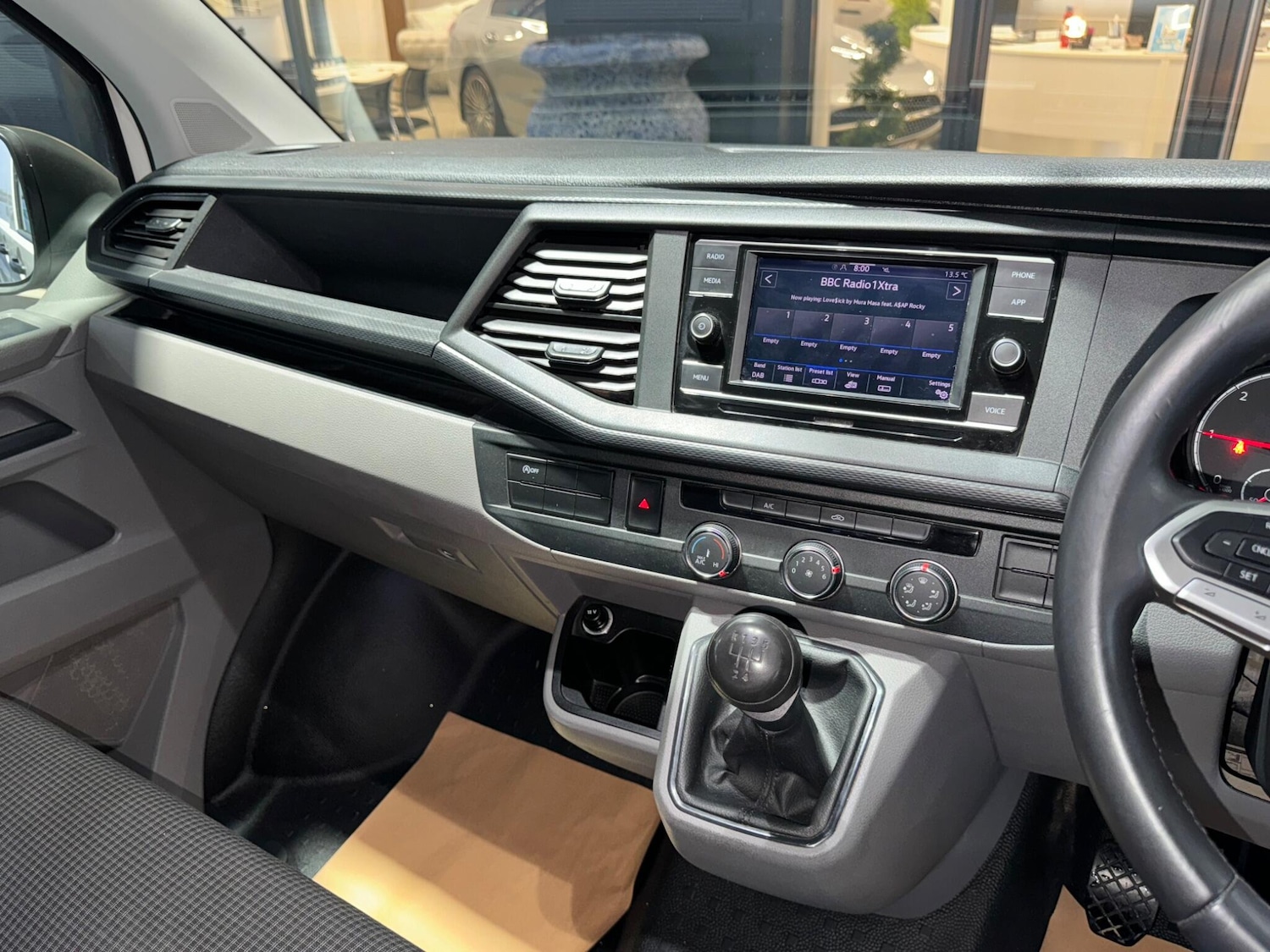 Used Volkswagen Transporter 2023 for sale - 76561527: Photo 43