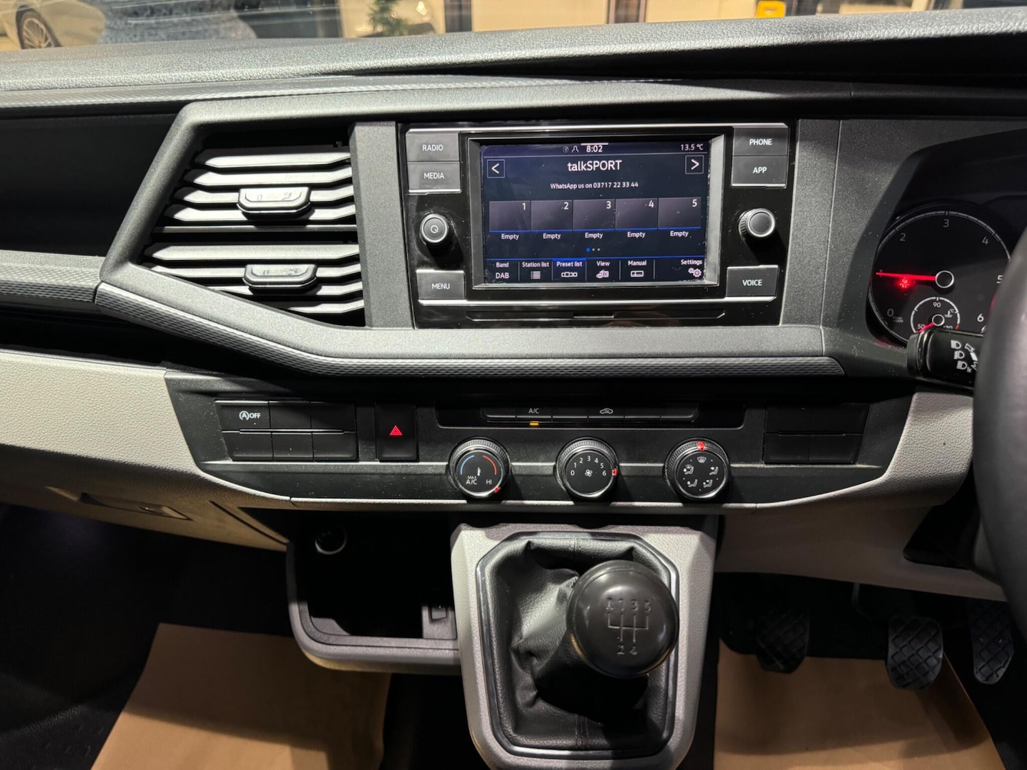 Used Volkswagen Transporter 2023 for sale - 76561527: Photo 44