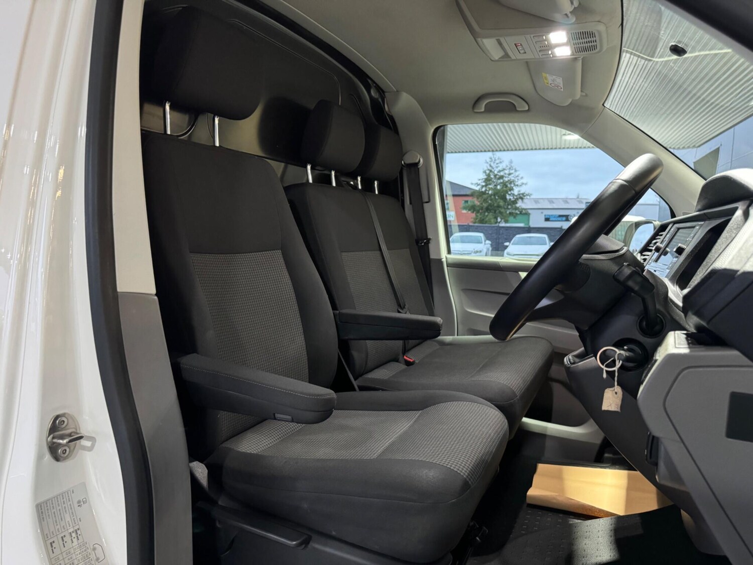 Used Volkswagen Transporter 2023 for sale - 76561527: Photo 54