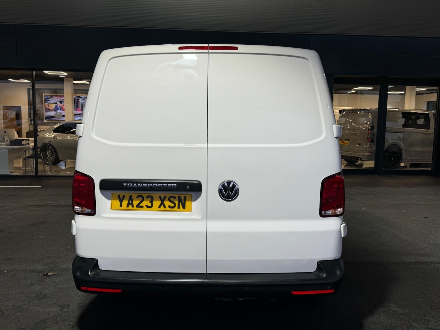 Used Volkswagen Transporter 2023 for sale - 76561527: Photo 8