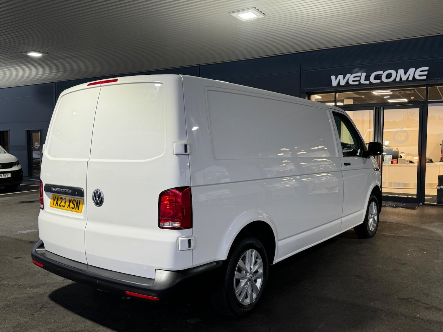 Used Volkswagen Transporter 2023 for sale - 76561527: Photo 9