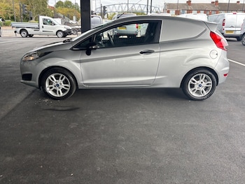 Used Ford Fiesta Van 2015 for sale - 76059732: Photo