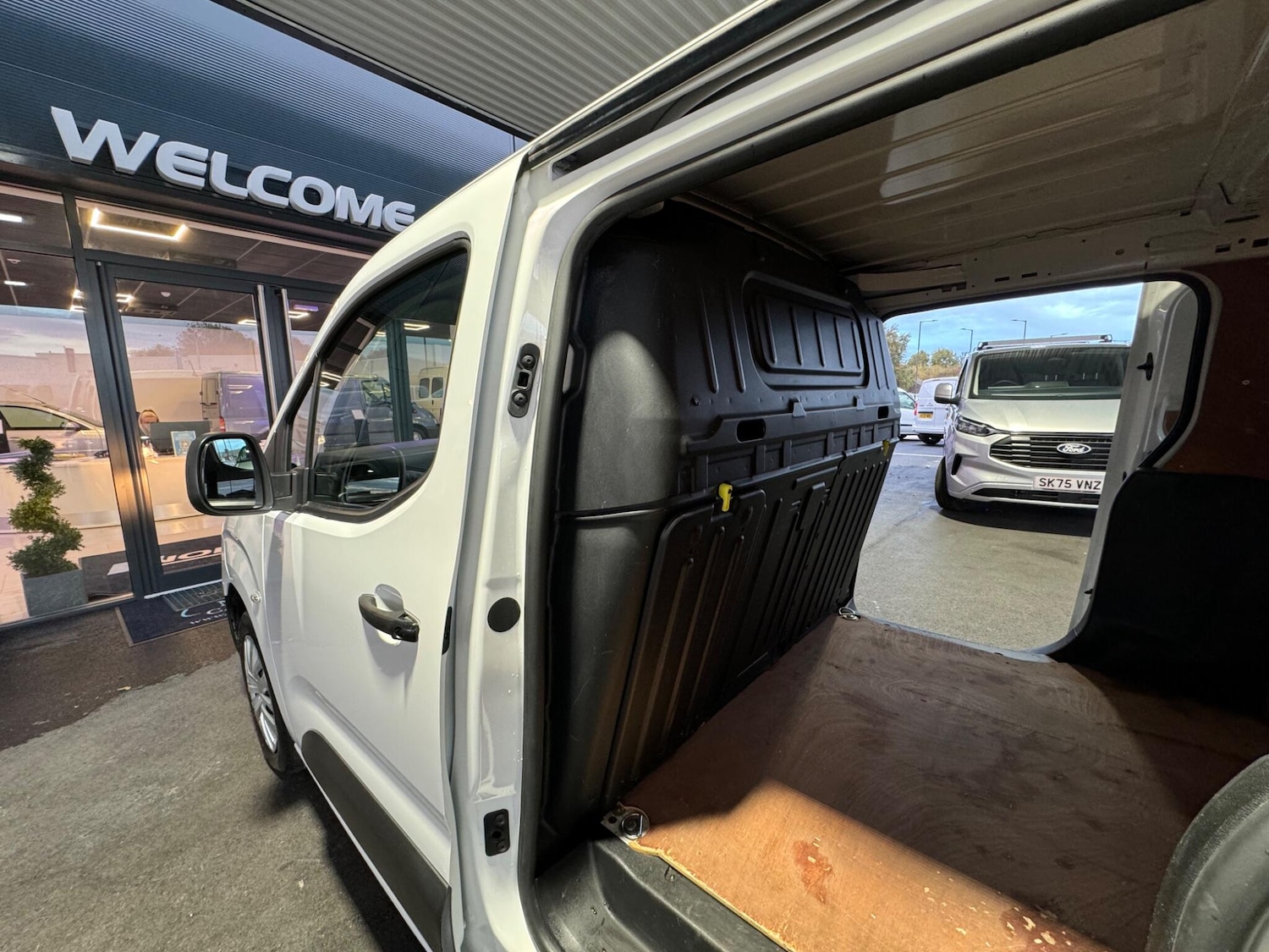 Used Peugeot Partner 2022 for sale - 76360939: Photo 28