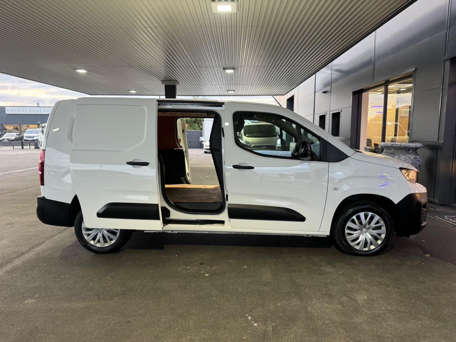 Used Peugeot Partner 2022 for sale - 76360939: Photo 7