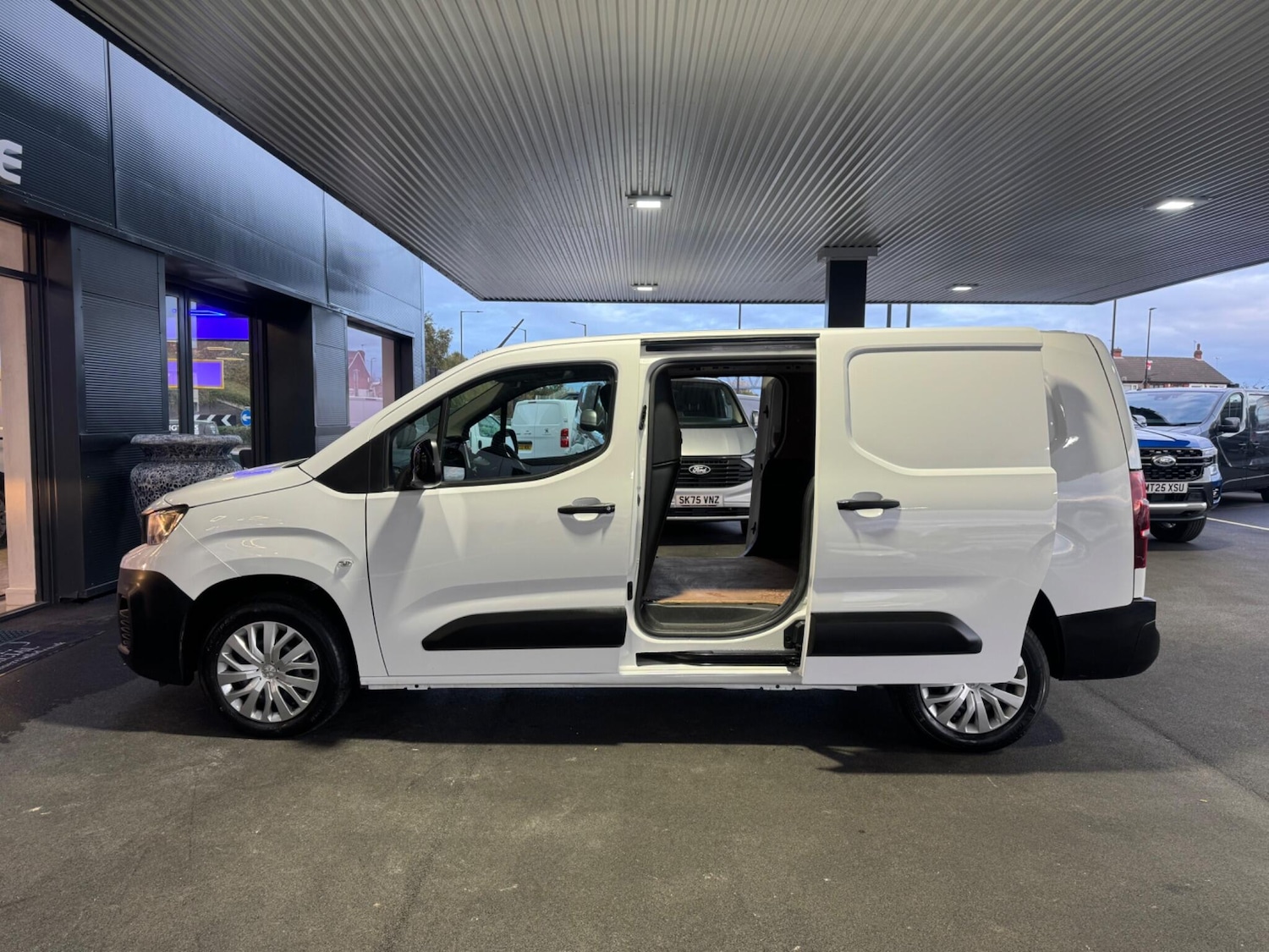 Used Peugeot Partner 2022 for sale - 76360939: Photo 8