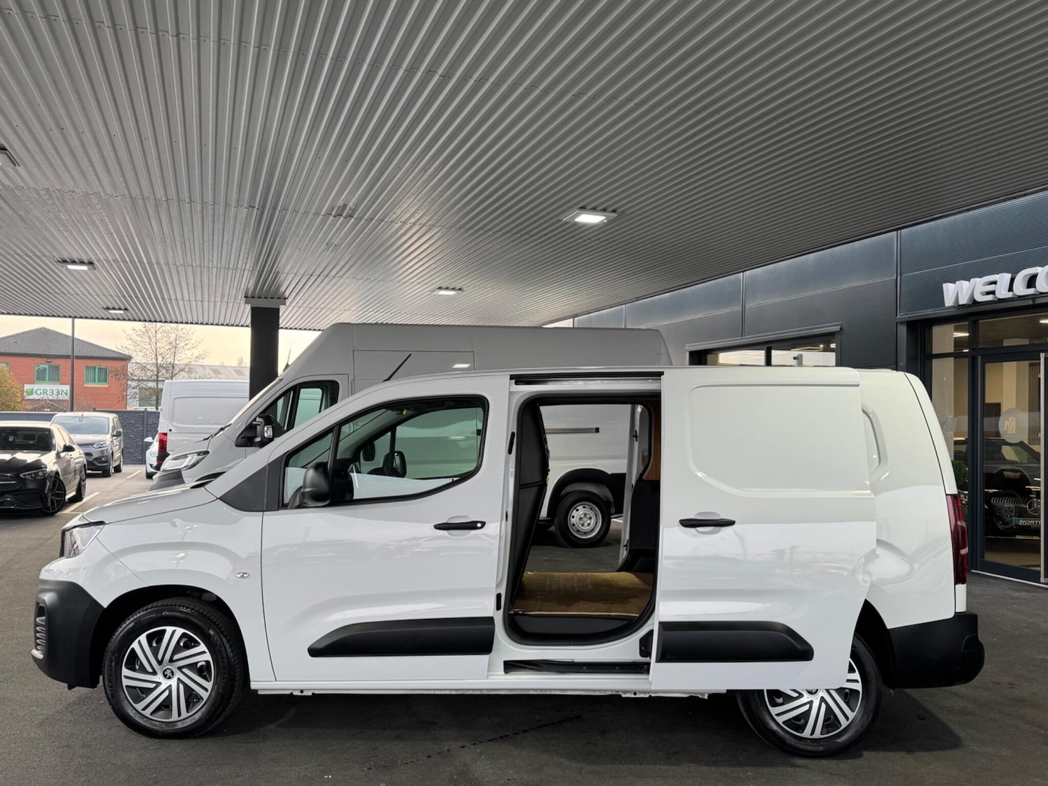 Used Peugeot Partner 2023 for sale - 77969701: Photo 19