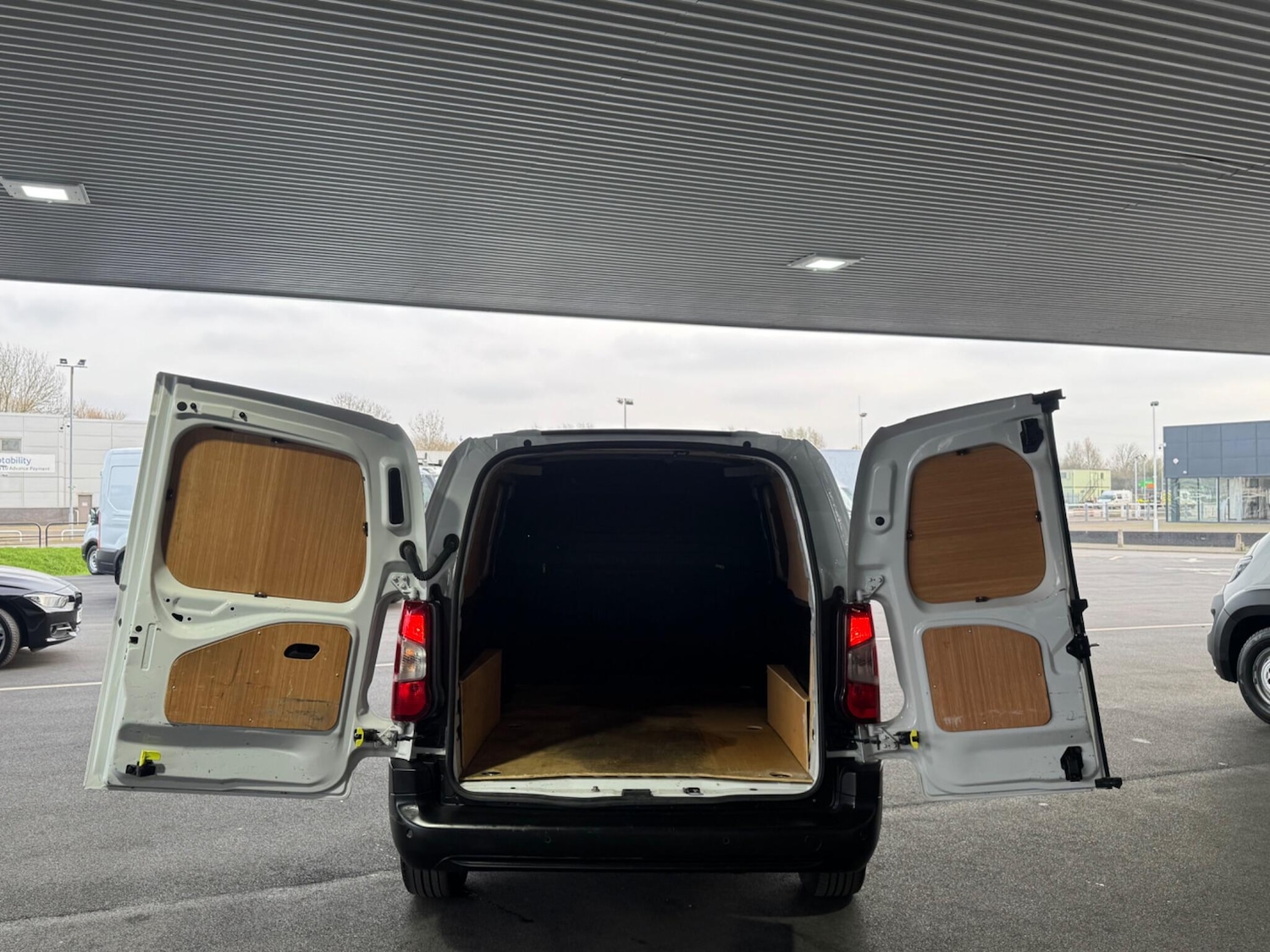 Used Peugeot Partner 2023 for sale - 77969701: Photo 21