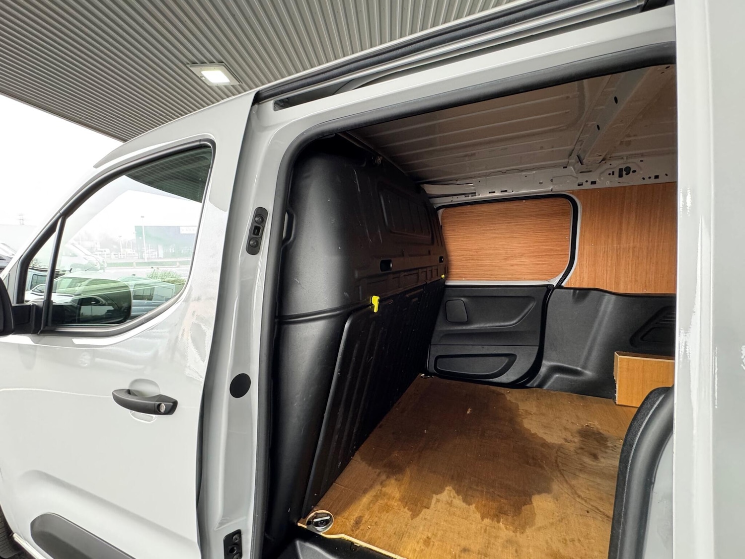 Used Peugeot Partner 2023 for sale - 77969701: Photo 23