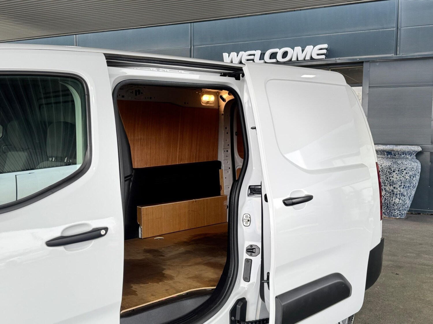 Used Peugeot Partner 2023 for sale - 77969701: Photo 25