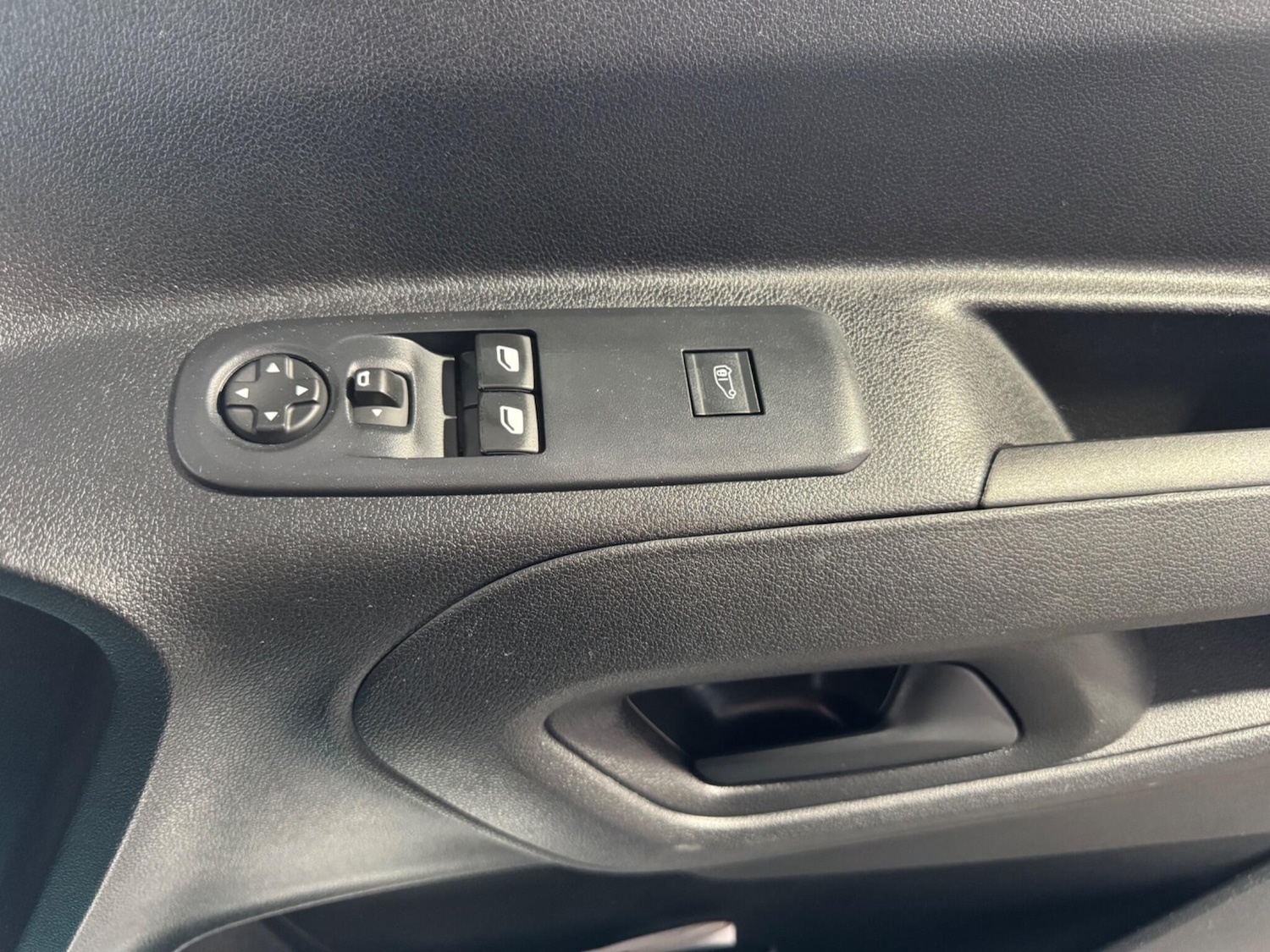 Used Peugeot Partner 2023 for sale - 77969701: Photo 37