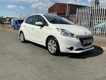 Used Peugeot 208 2015 for sale - 79520019: Photo