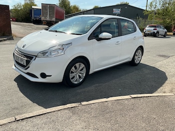 Used Peugeot 208 2015 for sale - 79520019: Photo
