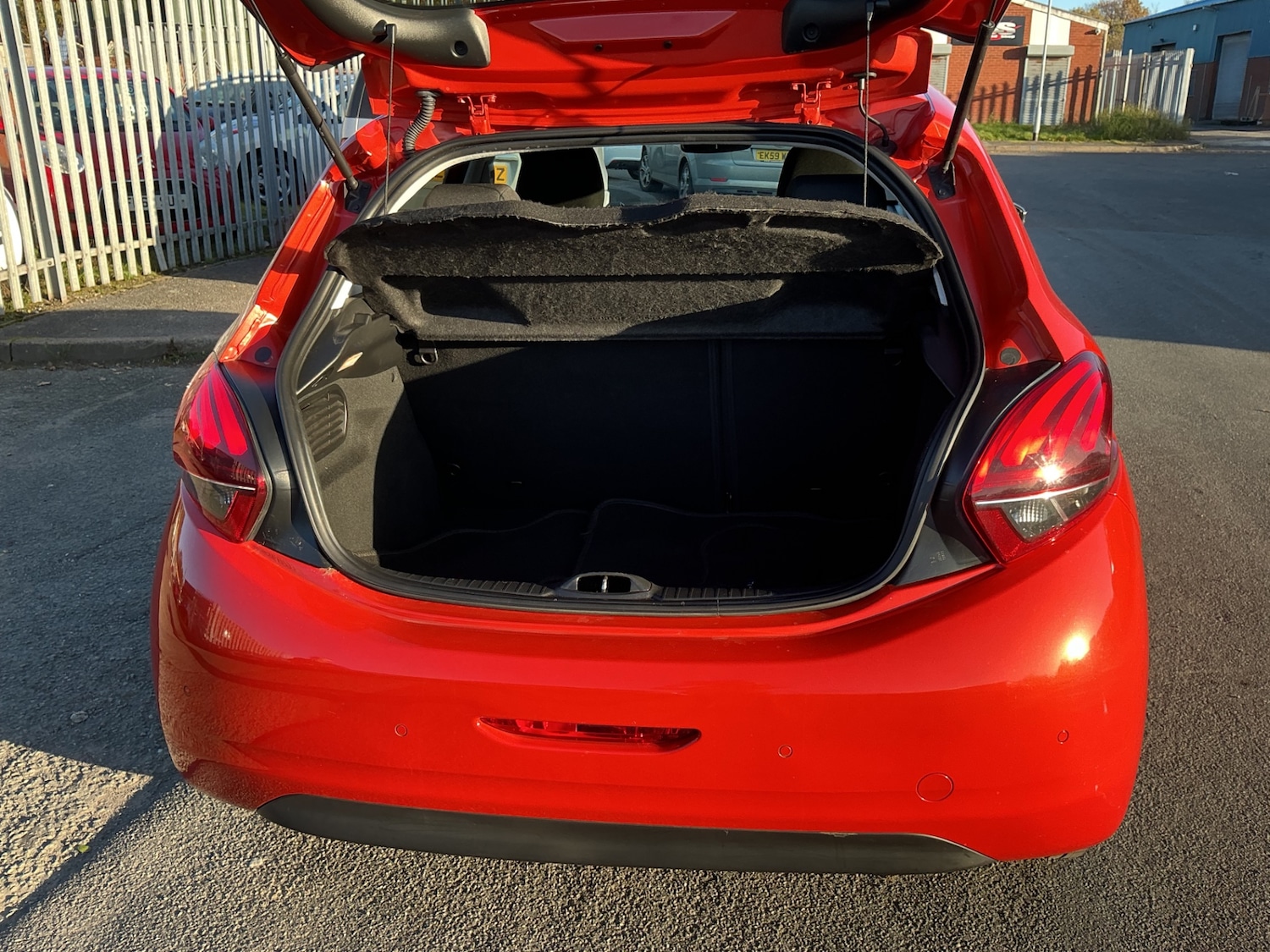 Used Peugeot 208 2018 for sale - 76605380: Photo 10