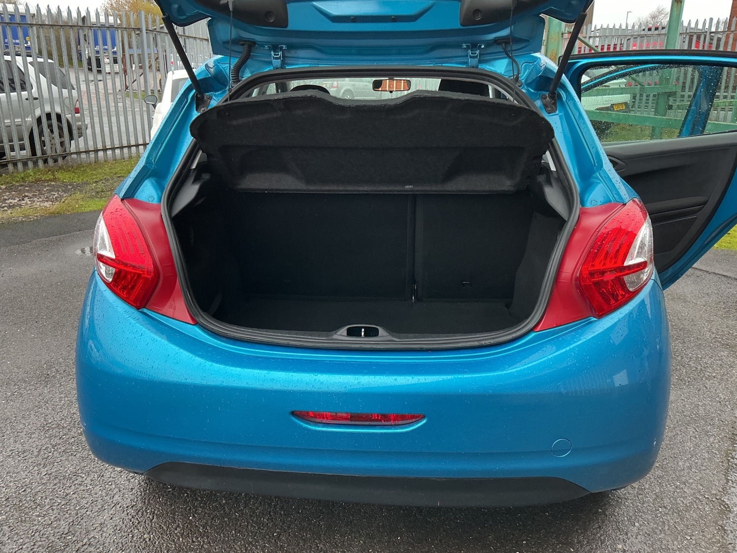 Used Peugeot 208 2012 for sale - 76766598: Photo 10