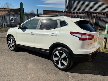 Used Nissan Qashqai 2015 for sale - 77917348: Photo