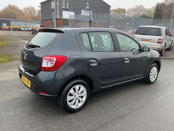 Used Dacia Sandero 2015 for sale - 76791648: Photo