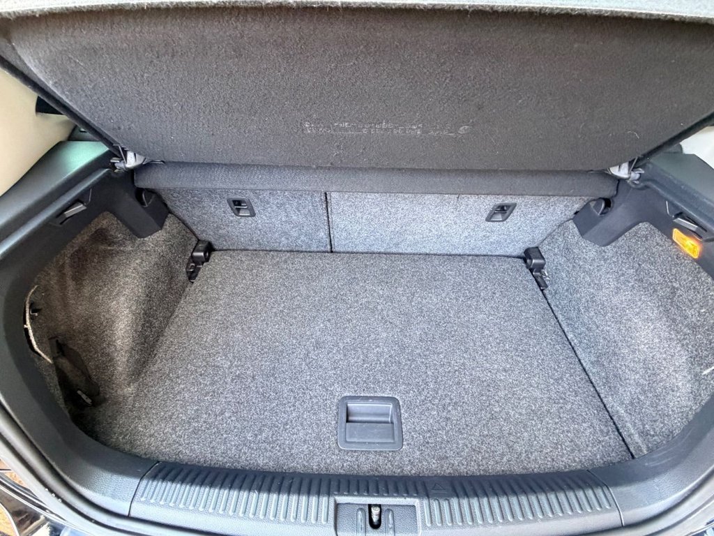 Used Volkswagen Polo 2013 for sale - 77647940: Photo 24