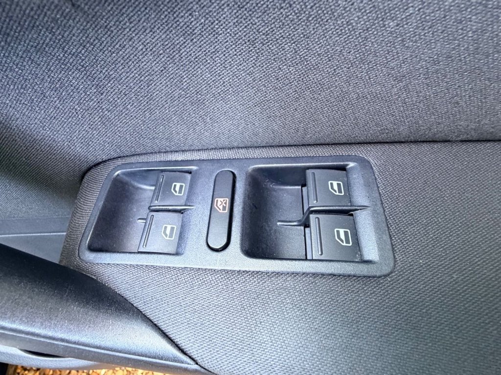 Used Volkswagen Polo 2013 for sale - 77647940: Photo 32