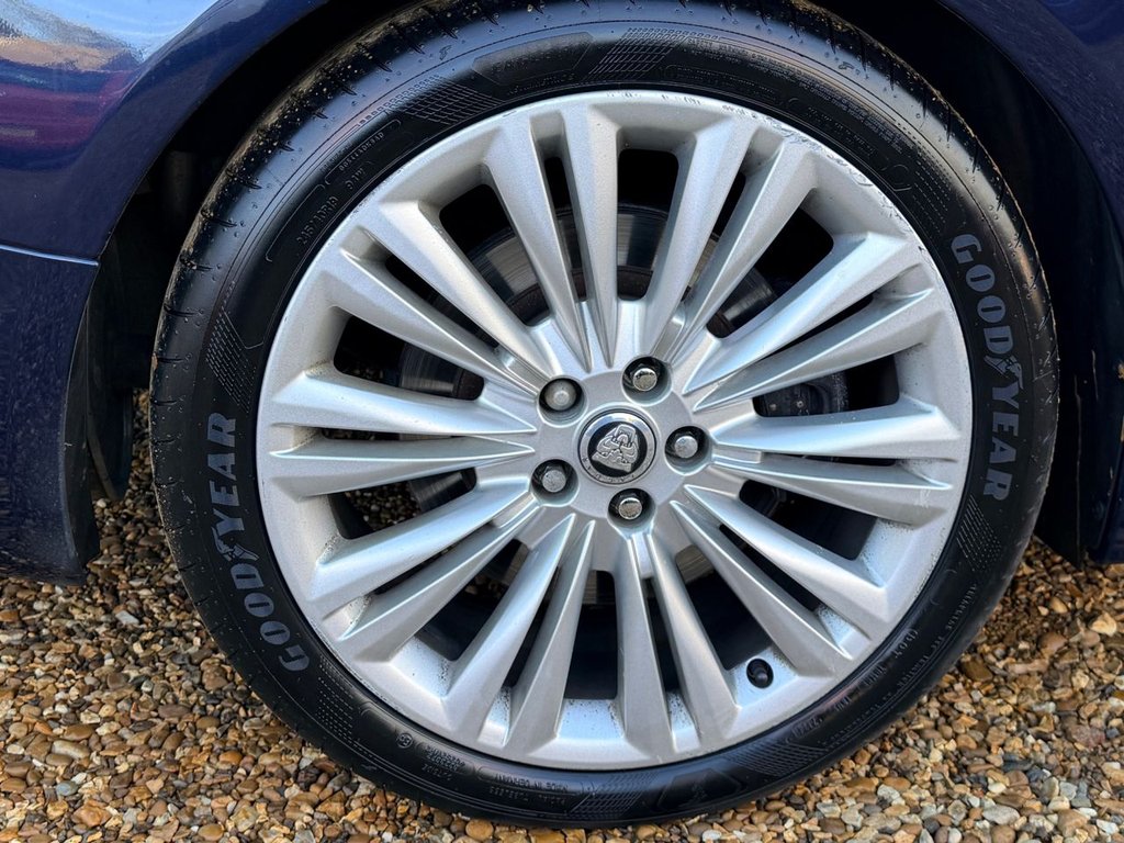 Used Jaguar XF 2010 for sale - 77133217: Photo 12