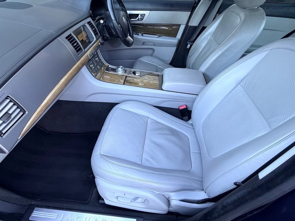 Used Jaguar XF 2010 for sale - 77133217: Photo 23