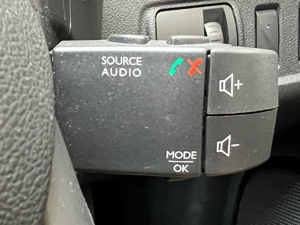 Used Renault Clio 2018 for sale - 77786066: Photo 40