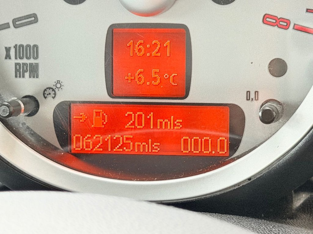 Used MINI Convertible 2009 for sale - 77785986: Photo 2