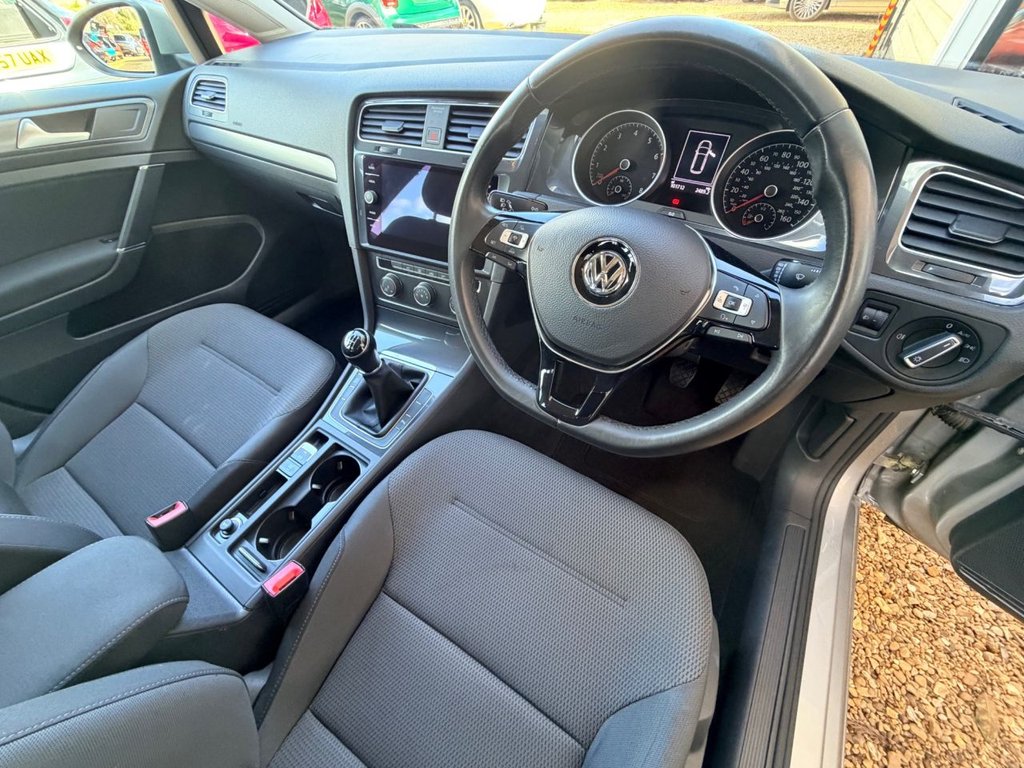 Used Volkswagen Golf 2017 for sale - 77891091: Photo 33