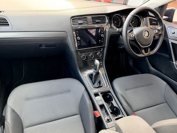 Used Volkswagen Golf 2018 for sale - 79612502: Photo