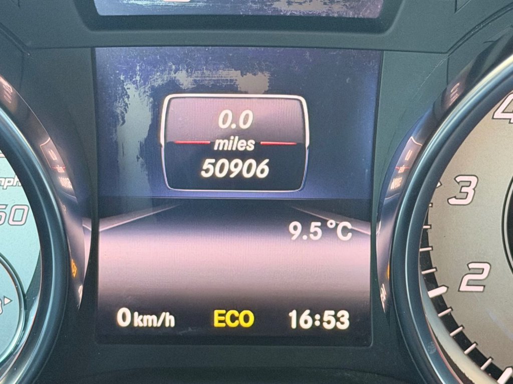 Used Mercedes-Benz SLK 2014 for sale - 77452105: Photo 2