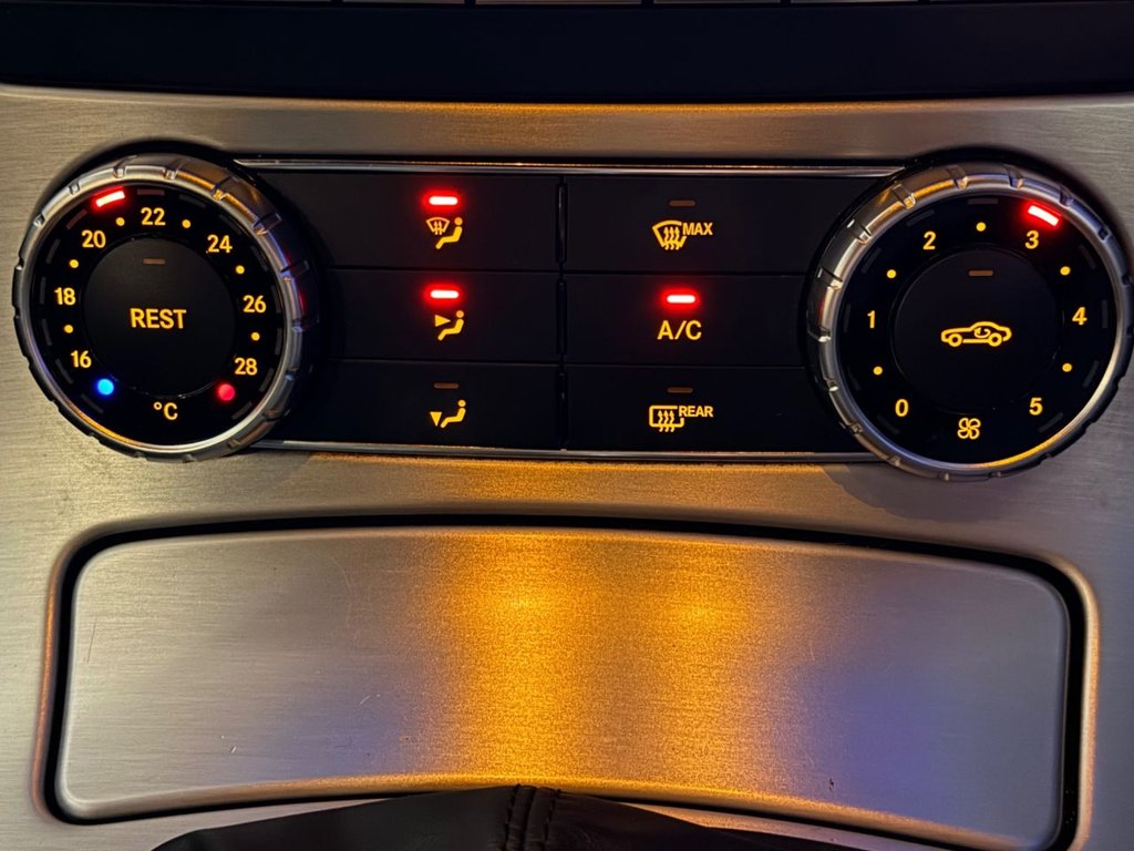 Used Mercedes-Benz SLK 2014 for sale - 77452105: Photo 40