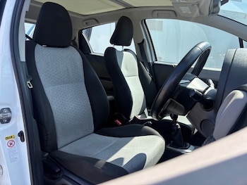 Used Toyota Yaris 2012 for sale - 79569581: Photo