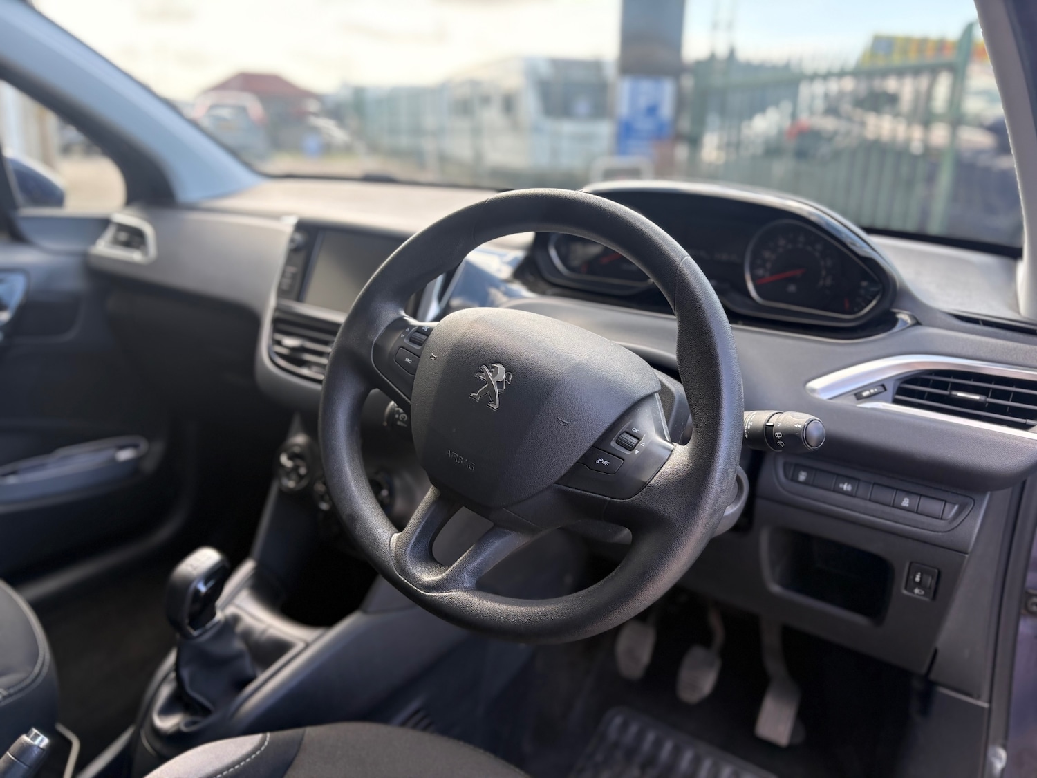 Used Peugeot 208 2015 for sale - 78202512: Photo 2