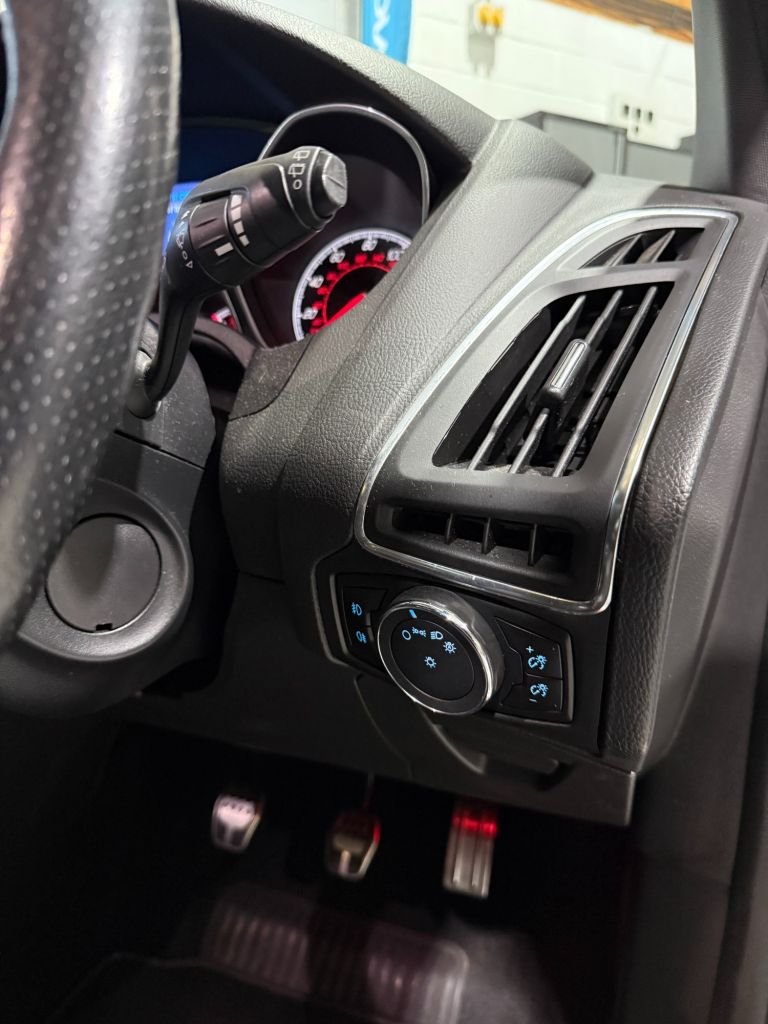 Used Ford Focus 2013 for sale - 76547077: Photo 23