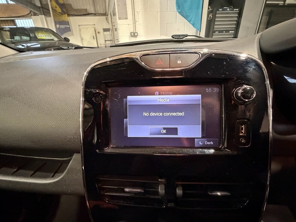 Used Renault Clio 2013 for sale - 77904987: Photo 23