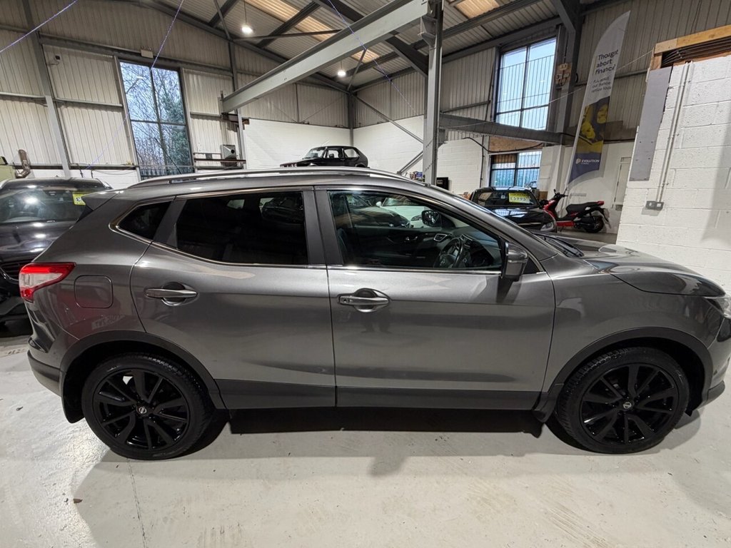 Used Nissan Qashqai 2017 for sale - 77521312: Photo 2