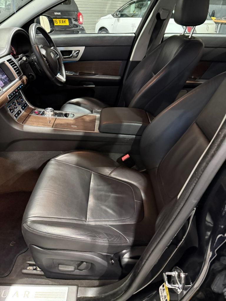 Used Jaguar XF 2012 for sale - 76604361: Photo 14