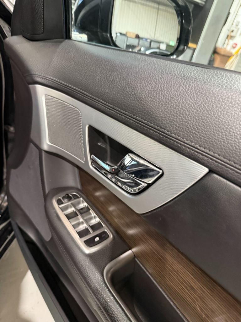 Used Jaguar XF 2012 for sale - 76604361: Photo 27