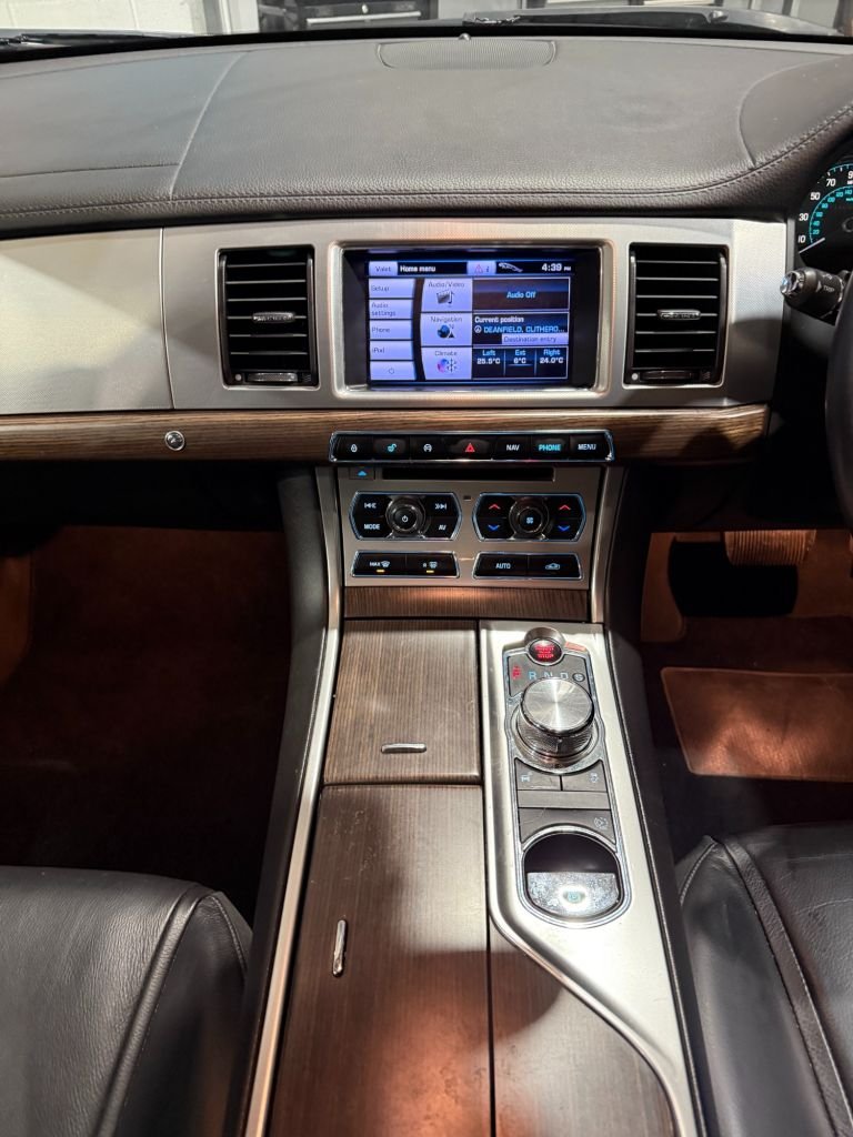 Used Jaguar XF 2012 for sale - 76604361: Photo 28