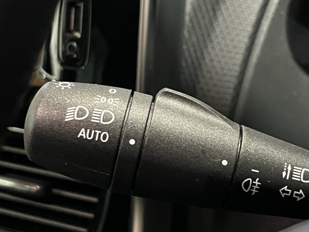 Used Renault Clio 2018 for sale - 76470225: Photo 32