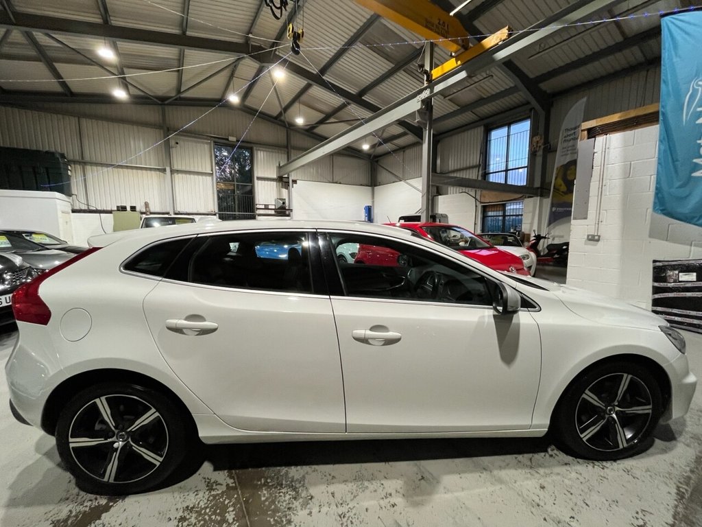 Used Volvo V40 2017 for sale - 76429920: Photo 2