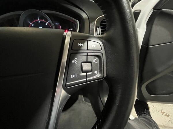 Used Volvo V40 2015 for sale - 76291952: Photo 21