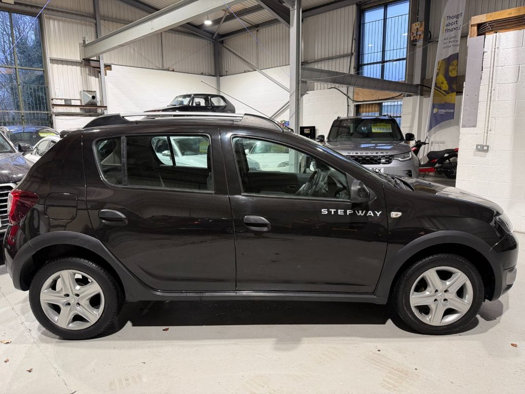 Used Dacia Sandero Stepway 2015 for sale - 77551872: Photo 2