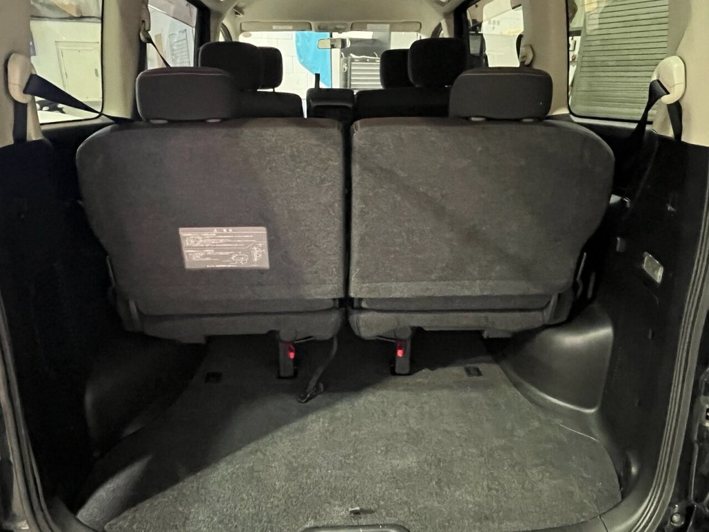 Used Nissan Serena 2023 for sale - 76454320: Photo 12