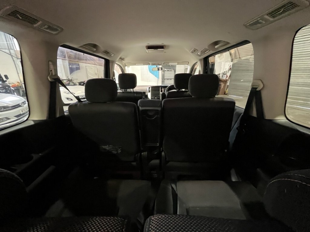 Used Nissan Serena 2023 for sale - 76454320: Photo 13